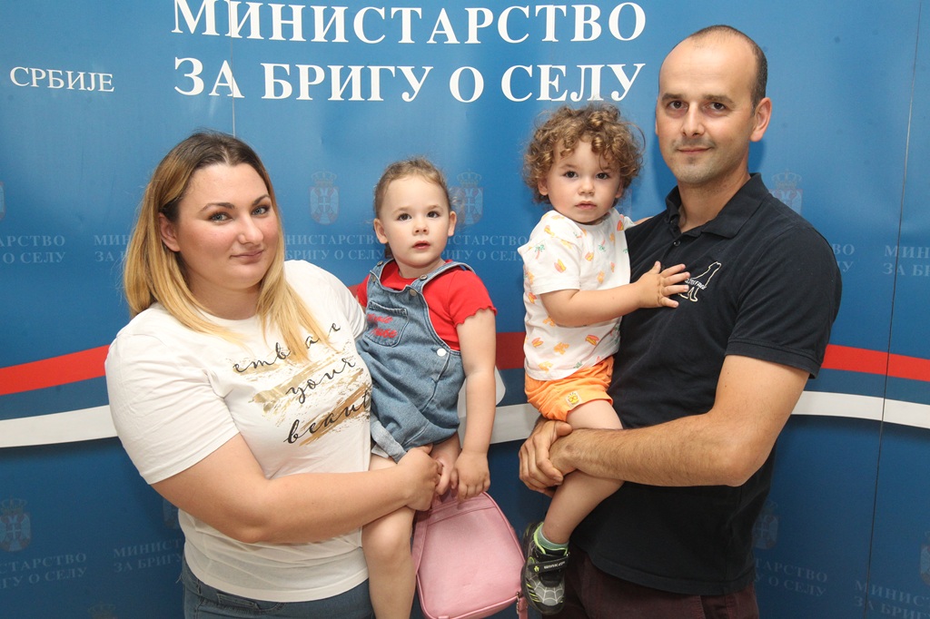 Кркобабић: Деветоро деце и десето на путу под својим кровом у Свилајнцу 2 12